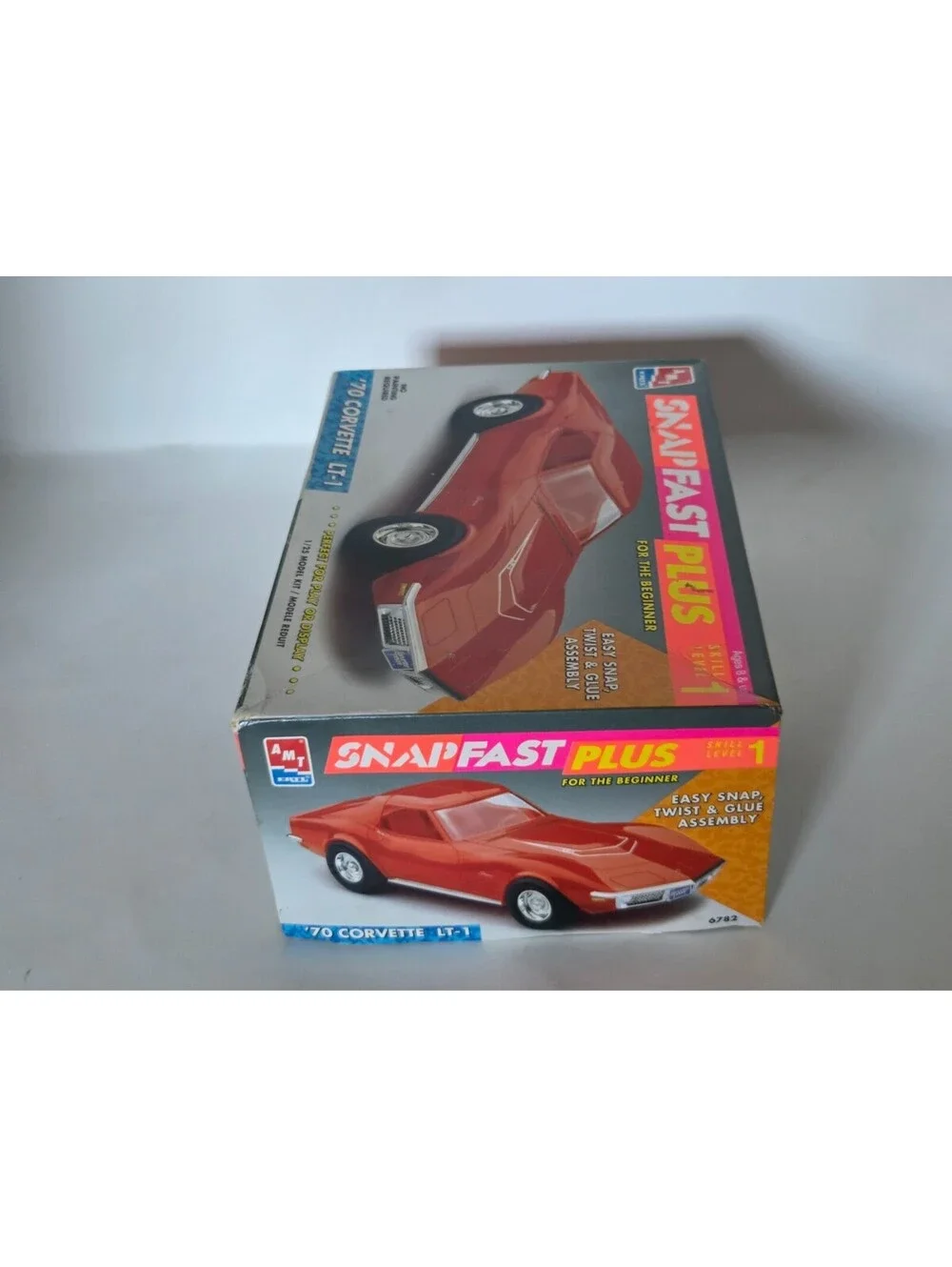 AMT Ertl SnapFast Plus 1970 Corvette LT-1 1:25 Scale Unpainted Model Kit